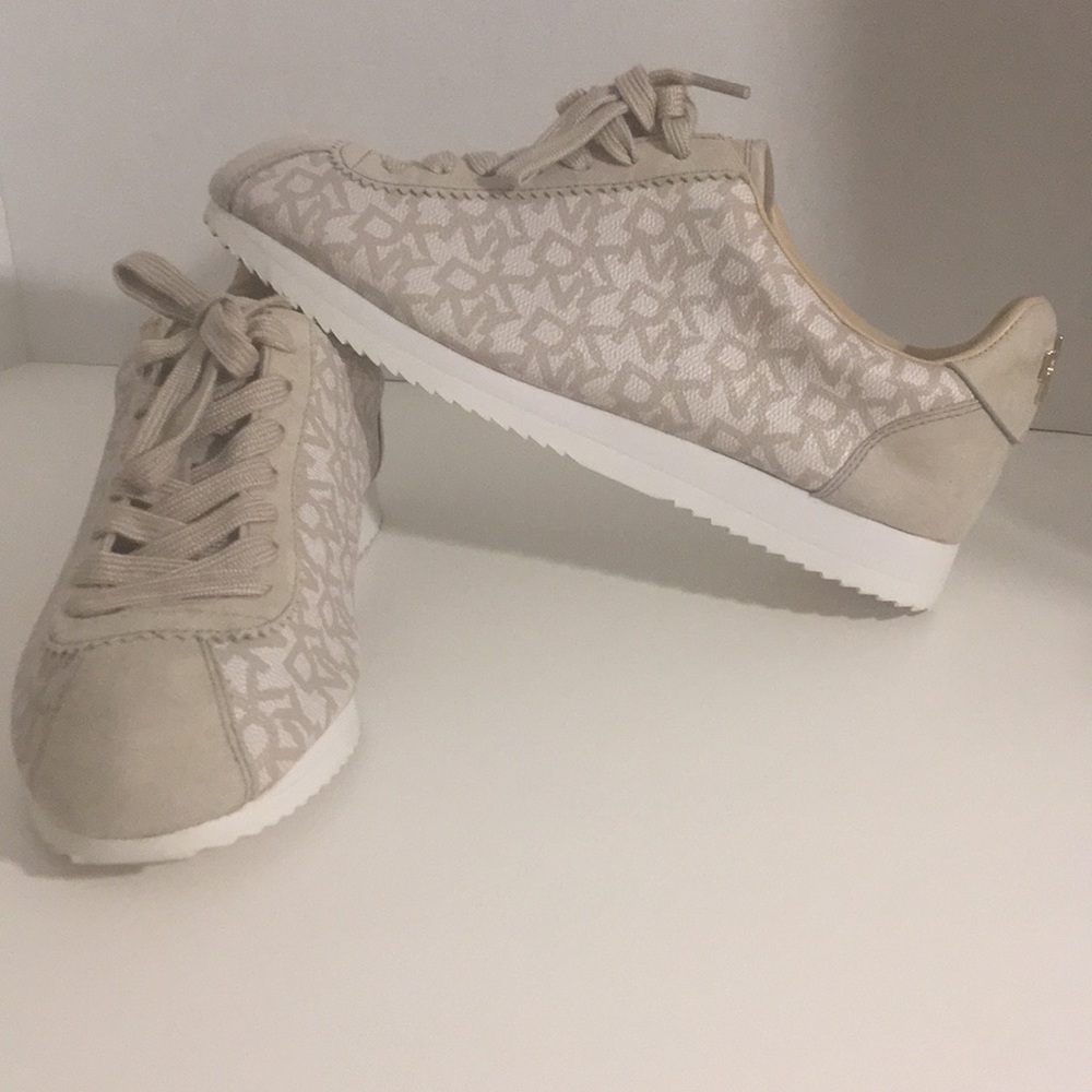 DKNY Women’s Fashion Sneakers-Hemp Beige Logo